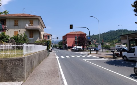 Sestri Levante: attivato un “semaforo intelligente” per la sicurezza in via Sara