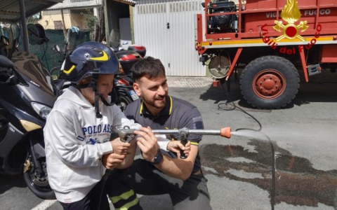Visita al distaccamento dei Vigili del Fuoco di Chiavari: 150 alunni coinvolti