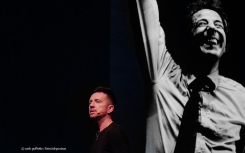 Andrea Scanzi apre il Dionisio Festival con “E pensare che c’era Giorgio Gaber”