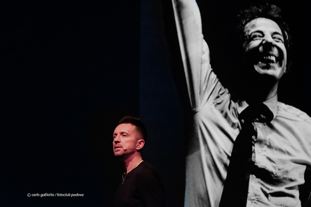 Andrea Scanzi apre il Dionisio Festival con “E pensare che c’era Giorgio Gaber”