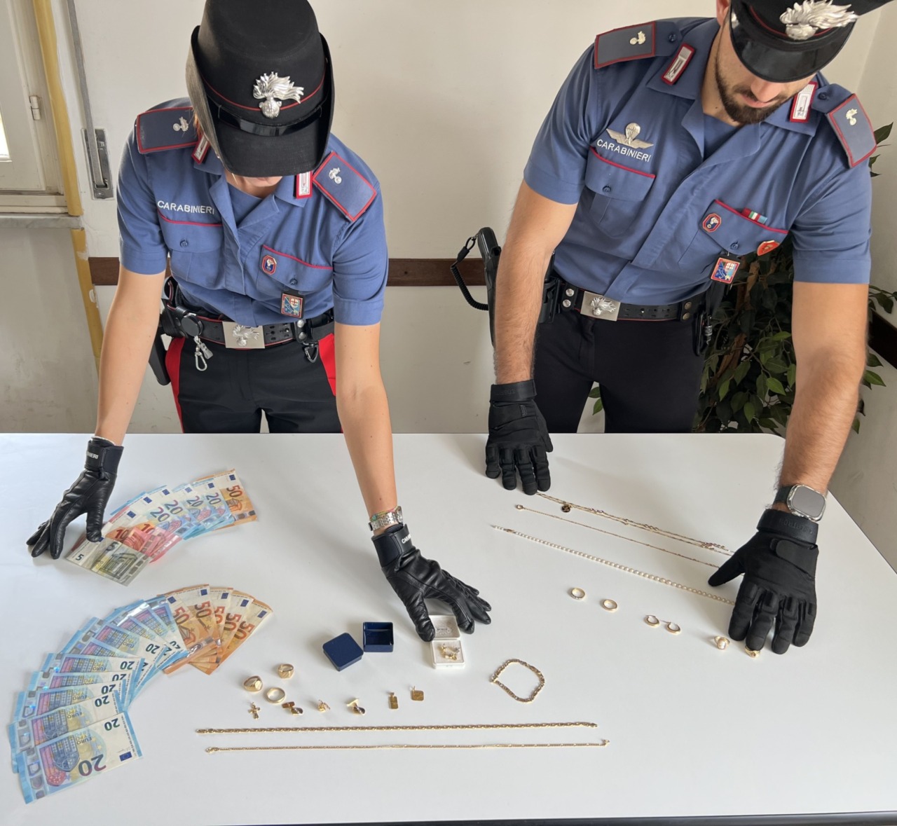 Arrestati due uomini per truffa ai danni di un 71enne a Rapallo