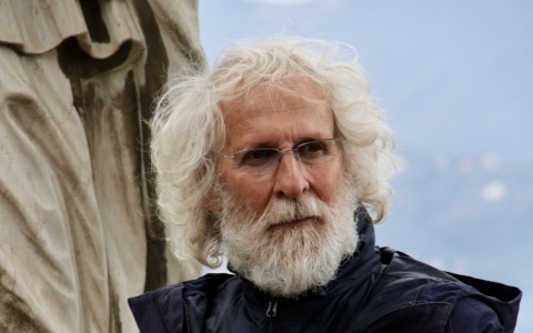 “La Terra degli Ulivi”: Pino Petruzzelli in scena a Moneglia