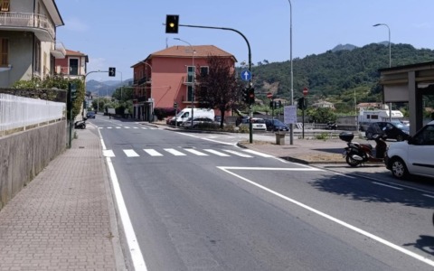 Nuovo semaforo intelligente in via Sara a Sestri Levante, polemiche a Casarza Ligure