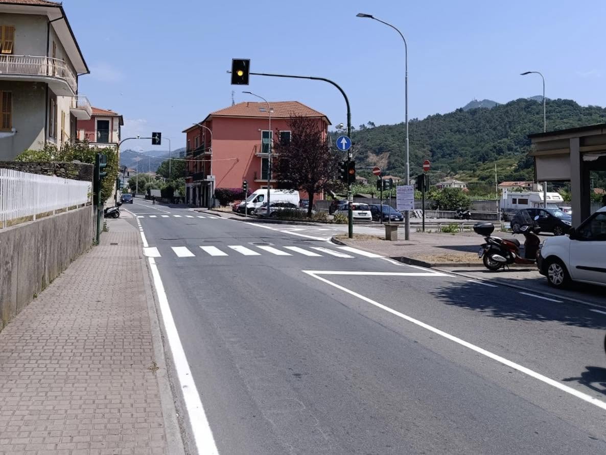 Nuovo semaforo intelligente in via Sara a Sestri Levante, polemiche a Casarza Ligure