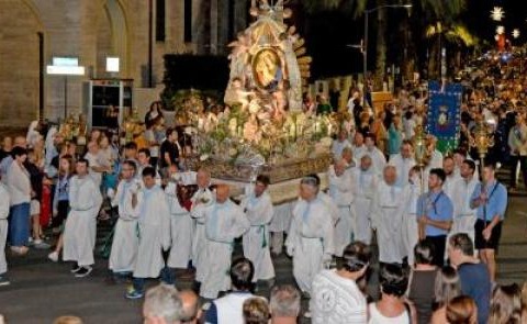 Processioni e fuochi d’artificio a Chiavari e Rapallo