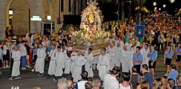 Processioni e fuochi d’artificio a Chiavari e Rapallo