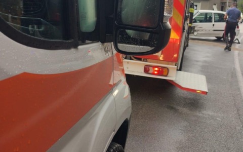 San Colombano Certenoli, auto esce di strada in via Garibaldi