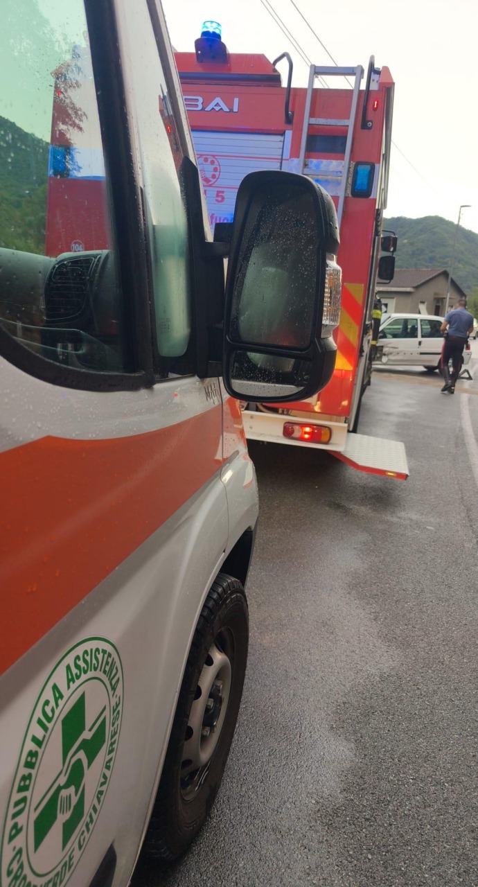 San Colombano Certenoli, auto esce di strada in via Garibaldi