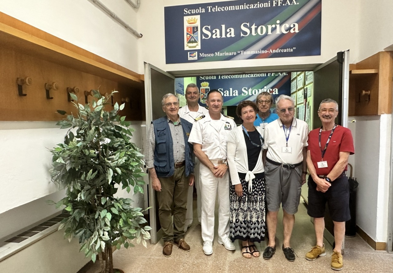 Spie, radio e racconti di mare: la Caserma di Chiavari rivive il passato