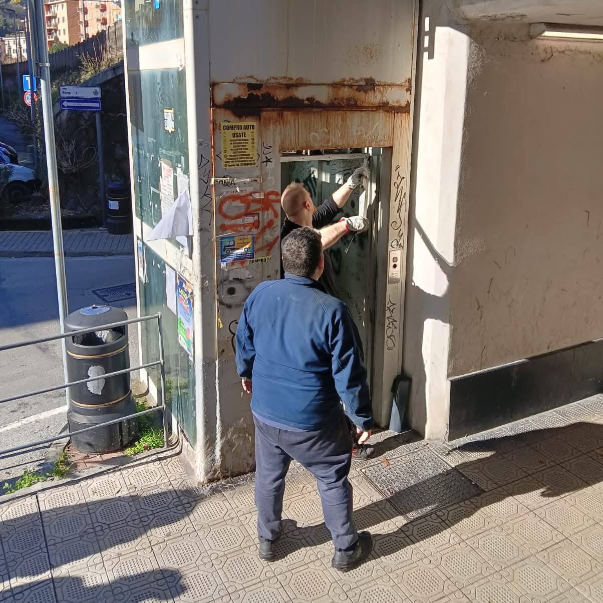 A Rapallo riapre l’ascensore che collega via Mameli alla stazione dopo quasi 10 anni