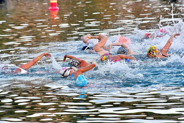 Bay Night Swimming, un evento stellare nella Baia del Silenzio
